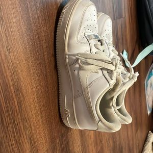 Women’s air forces size 8